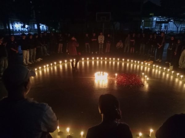 Aksi 1000 Lilin, Mahasiswa Ubhara Jaya Kenang Korban Demonstrasi
