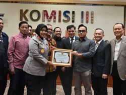 Kapolres Metro Bekasi Kombes Pol. Sumarni Terima Penghargaan Aryaseva Sammana Nusantara di Gedung Parlemen