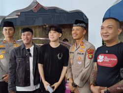 Polisi, Jhon LBF dan Willie Salim Gelar Aksi Sosial Ramadhan di Teluk Pucung