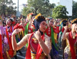 CFD Bekasi Diramaikan Tari Kolosal Ronggeng Nyentrik