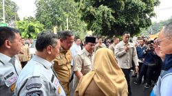 Presiden Prabowo Jenguk Korban Kecelakaan KA di RSUD Bekasi, Disambut Wali Kota