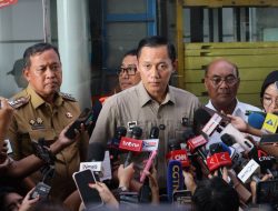 Tri Adhianto Sambut AHY di Stasiun Bekasi, Evakuasi Kereta Dikebut