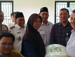 Ribuan Warga Margamulya Antre Bansos Pangan, 1.242 KK Terima 20 Kg Beras dan 4 Liter Minyak