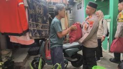 Polsek Bekasi Barat Salurkan Bantuan Pangan untuk Lansia di Kotabaru