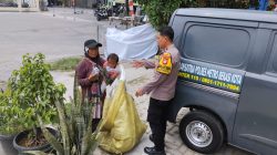 Polsek Medan Satria Gelar Jumat Berkah, Bagikan Makanan untuk Warga