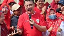 Momen HUT RI ke-81, Wawali Harris Bobihoe Hibur Warga Bojong Menteng