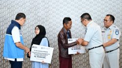 Jasa Raharja Serahkan Santunan kepada Dua Ahli Waris Korban KM Virgo Transport 8 di Jawa Barat