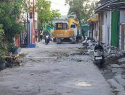 Pengerjaan Drainase di Griya Asri 2 Sumberjaya Disorot Warga, Ketua RT Keluhkan Penggunaan Excavator