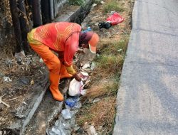 Sampah Liar Jadi Sorotan, Tim Oranye Bekasi Sisir Jalan Perbatasan